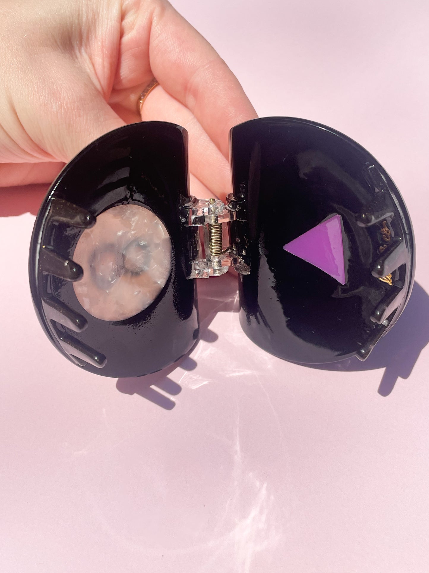 Magic 8 Ball Claw Clip