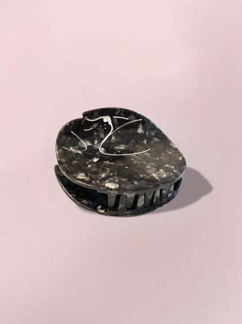 Black Sleeping Dog Claw Clip