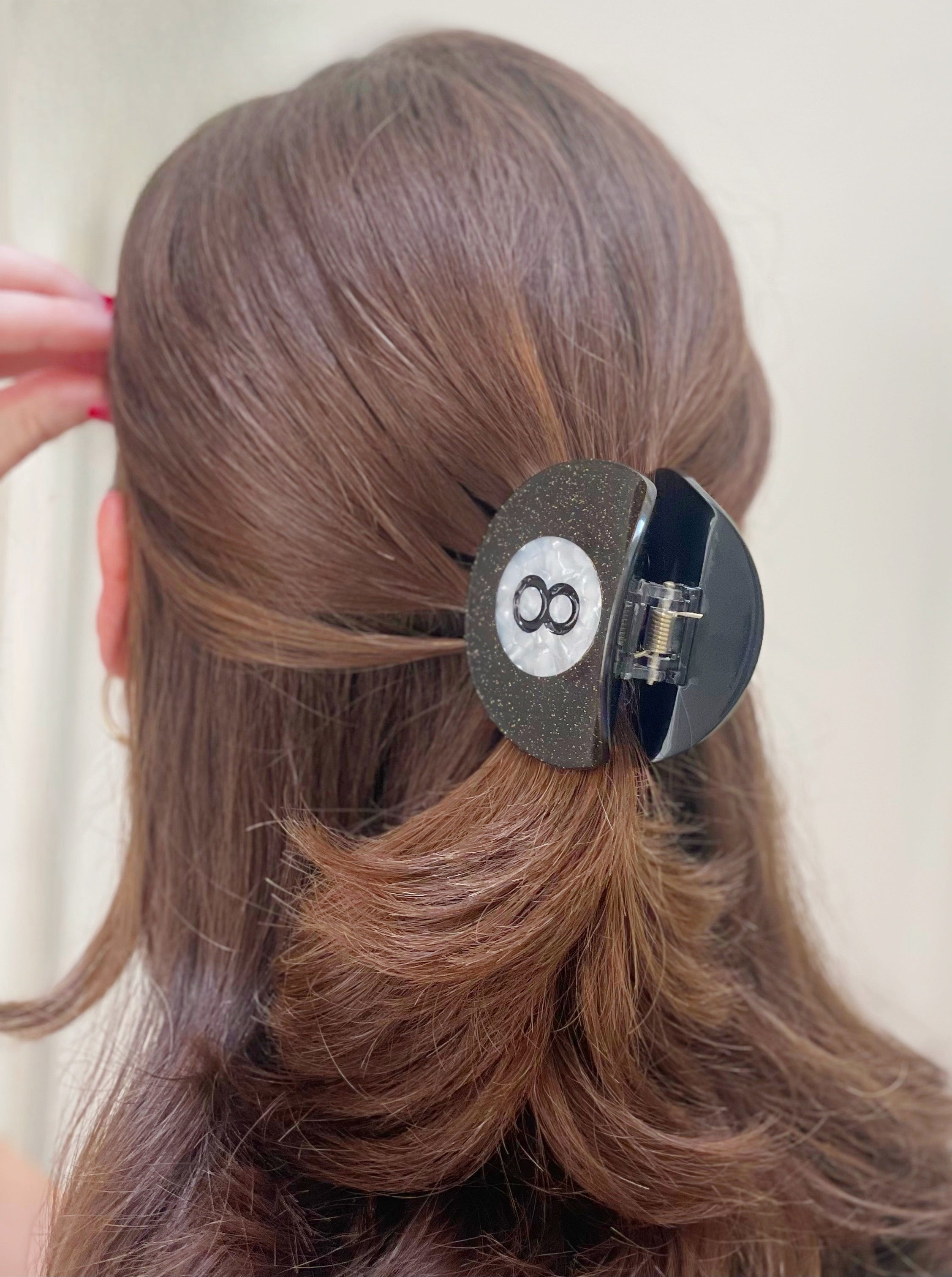 Magic 8 Ball Claw Clip